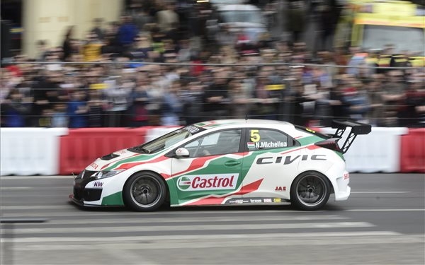 Túraautó-vb - Michelisz második és negyedik lett Kínában