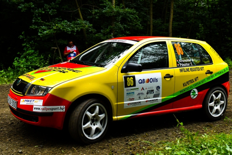 Rally: A versenyautó is elromolhat néha…